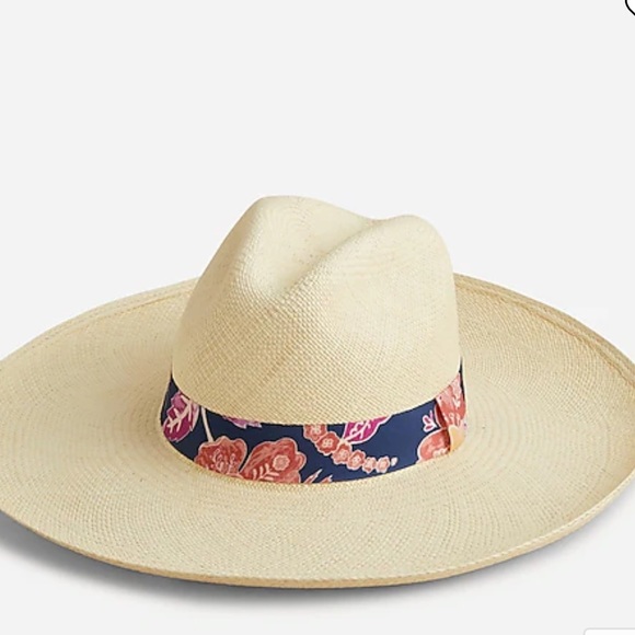 Wide-brim Panama hat